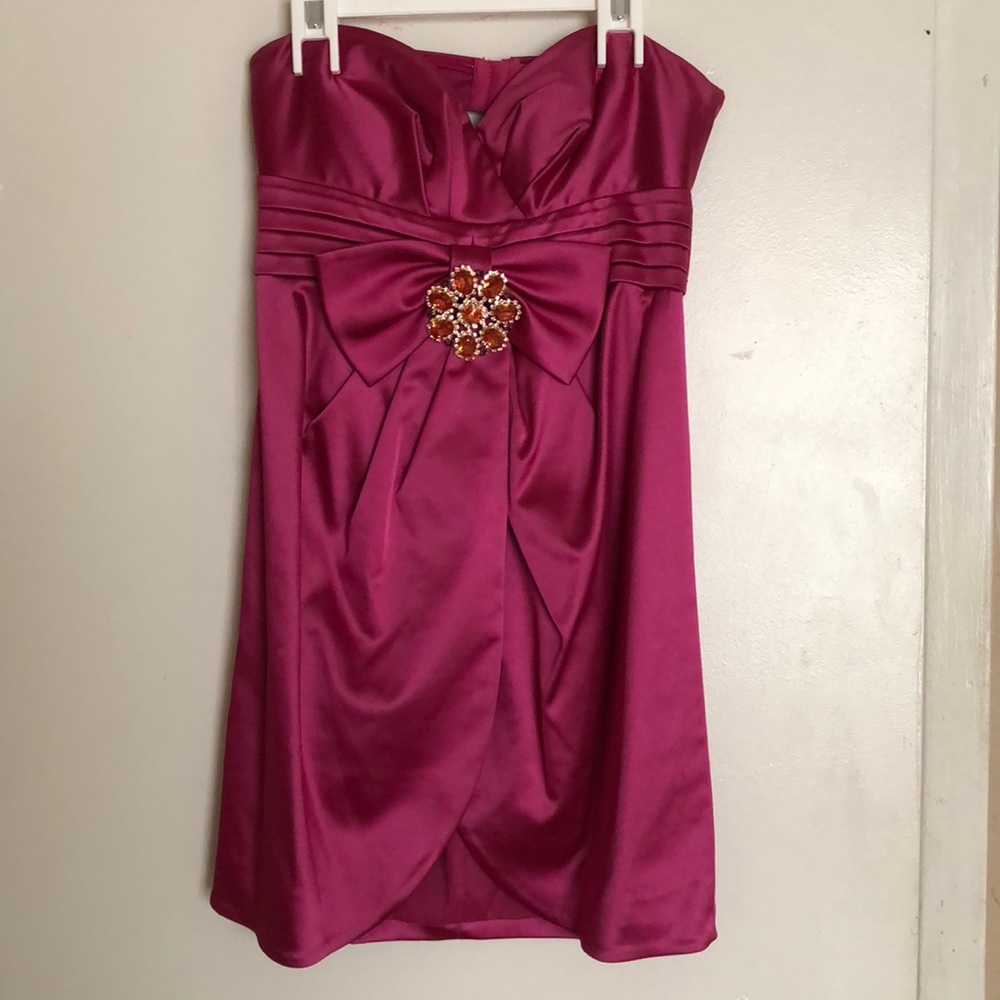 Fuesha dress, short / mini length.